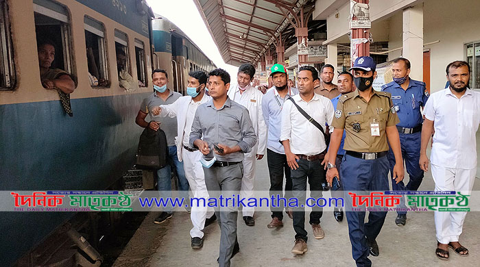 কালুখালী রেল স্টেশন পরিদর্শনে বিভাগীয় বাণিজ্যিক কর্মকর্তা